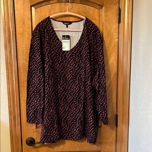 Chic Black and Pink Ulla Popken Top